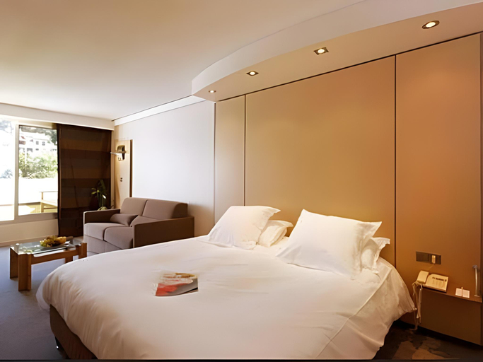 Bedroom 3, Hotel Lyon Metropole, Rhône