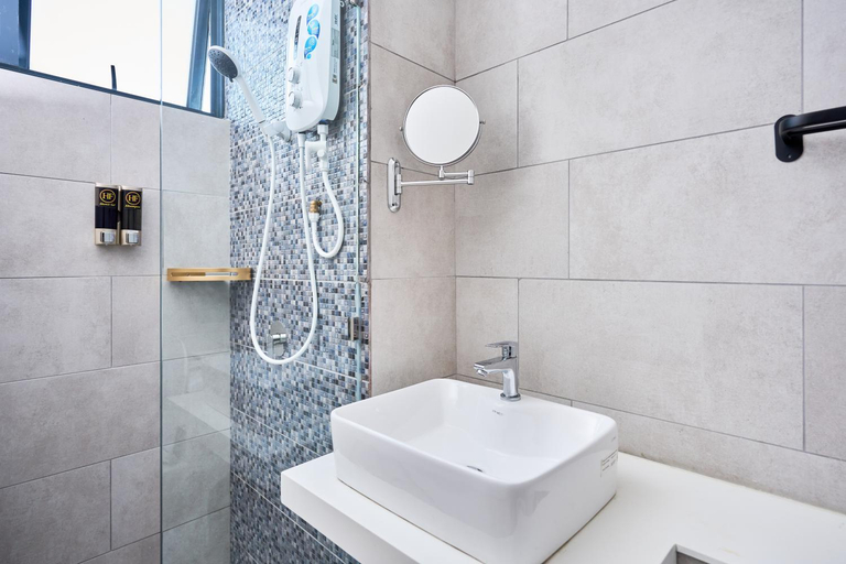 Bathroom 4, The Shore by HF Suites, Kota Kinabalu
