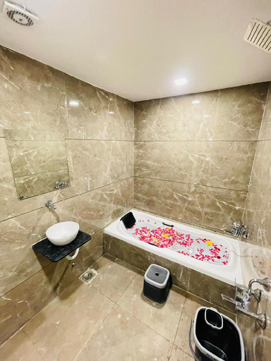 Bathroom 4, Hotel avenue sky, Ahmadabad