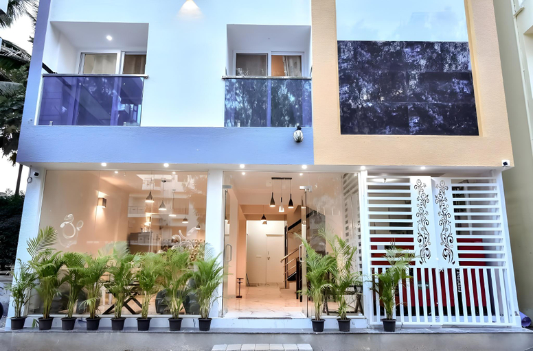 Exterior & Views