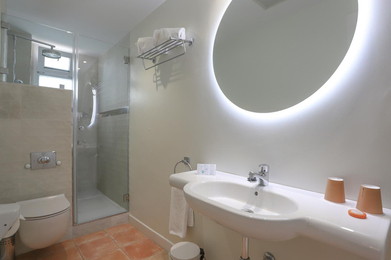 Bathroom 5, Oasis Hotel, Córdoba