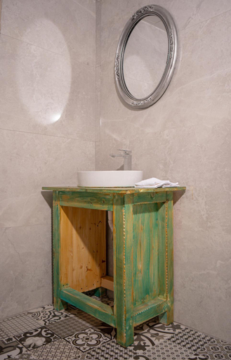 Bathroom 3, Buddha House Hotel and Cocktail Bar, Vlorës