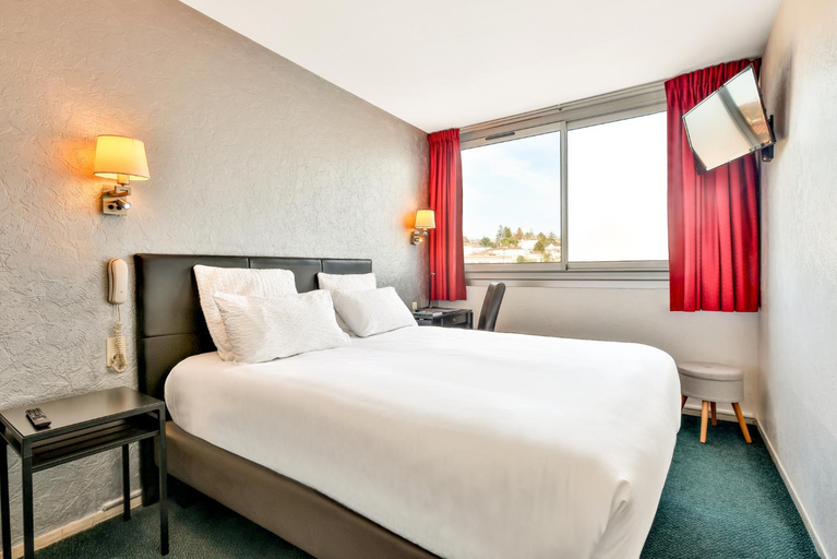 Bedroom 3, Bristol Logis Cit'Hotel Perigueux Centre, Dordogne