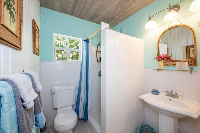 Bathroom, Poponi Cottage 1 Bedroom Cottage