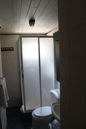 Bathroom, Delfin Apart, Cardenal Caro