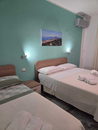 Bedroom 3, b&b Miramare, Salerno