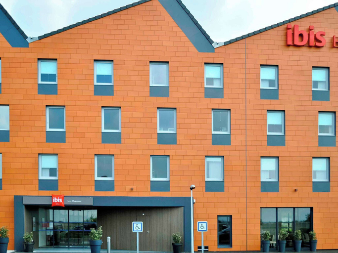 Exterior & Views 2, ibis Lyon Est Chaponnay, Rhône