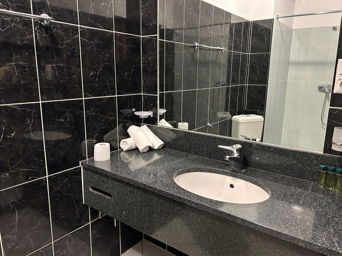 Bathroom 3, Hotel Bella Vista, Mińsk