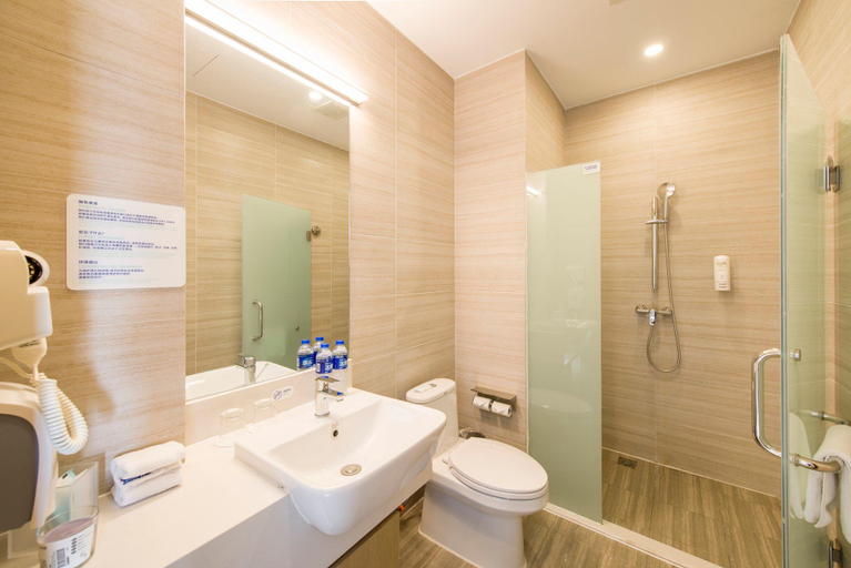 Bathroom 4, Holiday Inn Express CHENGDE DOWNTOWN by IHG, Chengde