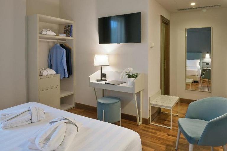 Bedroom 3, Hotel Torresi, Macerata