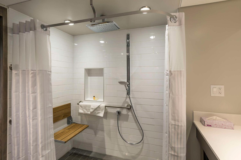 Bathroom 5, Hotel & Suites Normandin Levis, Les Chutes-de-la-Chaudière
