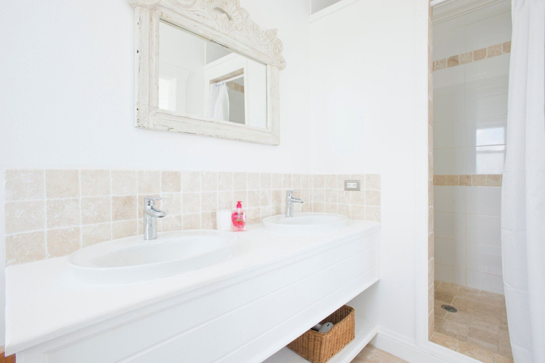 Bathroom 4, Miss Ruby 4 Bedroom Home