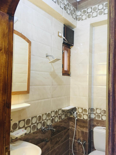 Bathroom 4, Villa 22, Sant Katrin