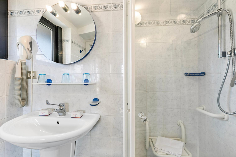 Bathroom 5, Bike And Wind Hotel Villa Maria, Trento