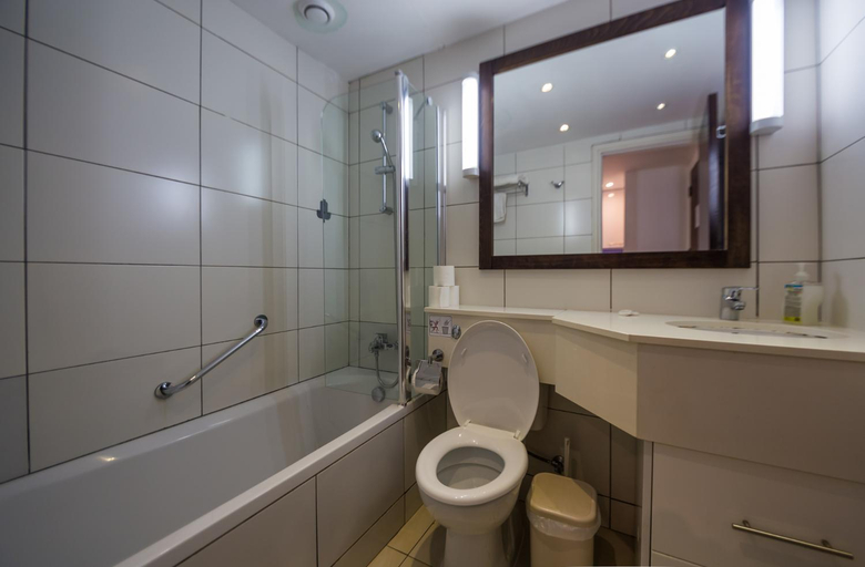 Bathroom 3, Maris Mare Apartments