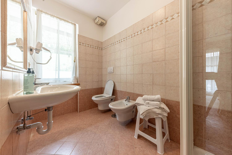 Bathroom 3, WHITE MOSS GARNi, Trento