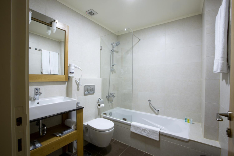 Bathroom 5, The J Hotel and Spa, Beirut