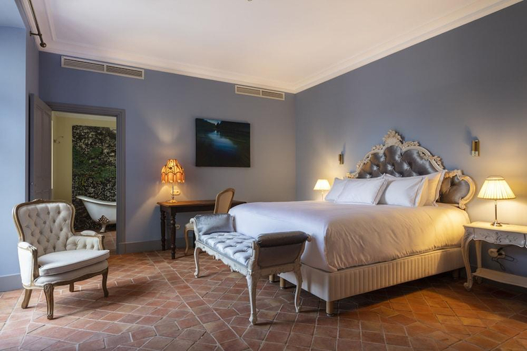 Bedroom 2, Chateau de Collias - Maison de Vacances, Gard