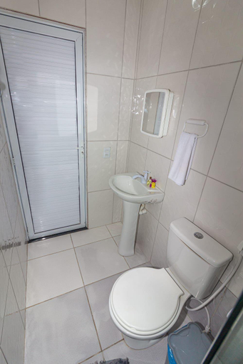 Bathroom 2, Praieiro pousada, Cruz