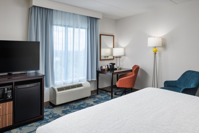 Bedroom 3, Hampton Inn & Suites Chattanooga/Hamilton Place, Hamilton