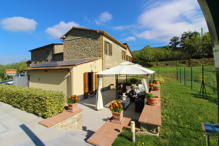 Terrace/patio 3, Stunning Private Villa for 4 Guests With Wifi, Private Pool, TV, Veranda, Pets Allowed and Parking, Arezzo