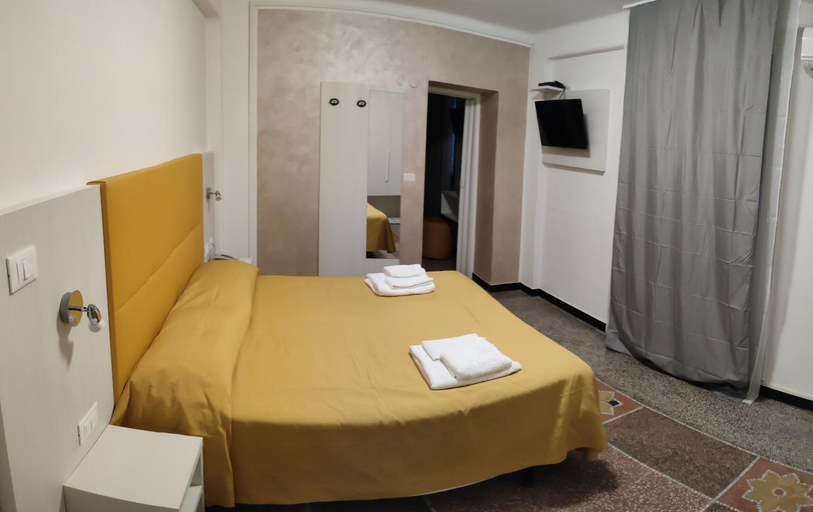 Bedroom 2, Hotel Villa Costa, Savona