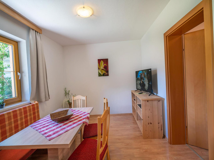 Others 5, Apartment in Neustift near Ski Lift, Innsbruck Land