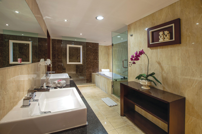 Bathroom 5, ARTOTEL Gelora Senayan Jakarta, Central Jakarta