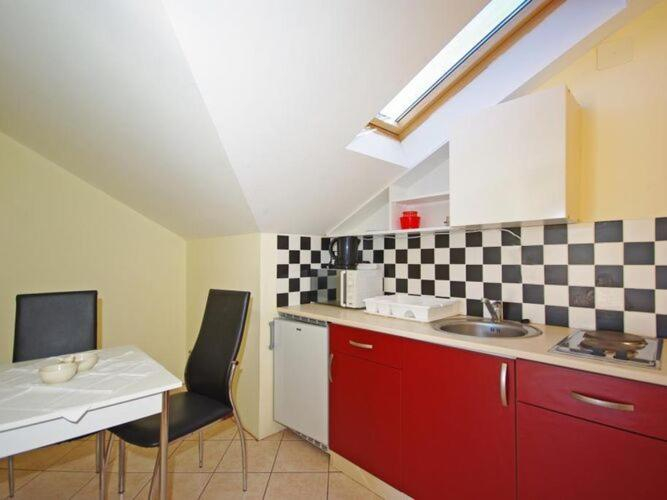 Others 5, Apartments Villa Rose - Economy Studio with Sea View and shared  Terrace A3 crveni, Selca