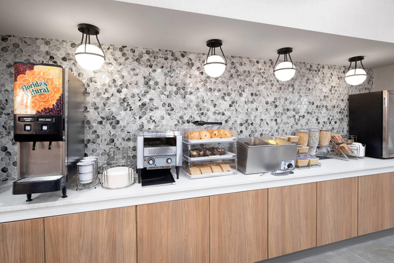 Food & Drinks 5, La Quinta Inn & Suites by Wyndham Raleigh Cary, Wake