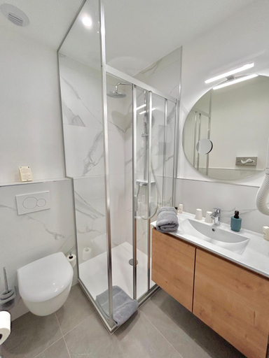 Bathroom 3, Hotel Les Deux Coteaux, Drôme
