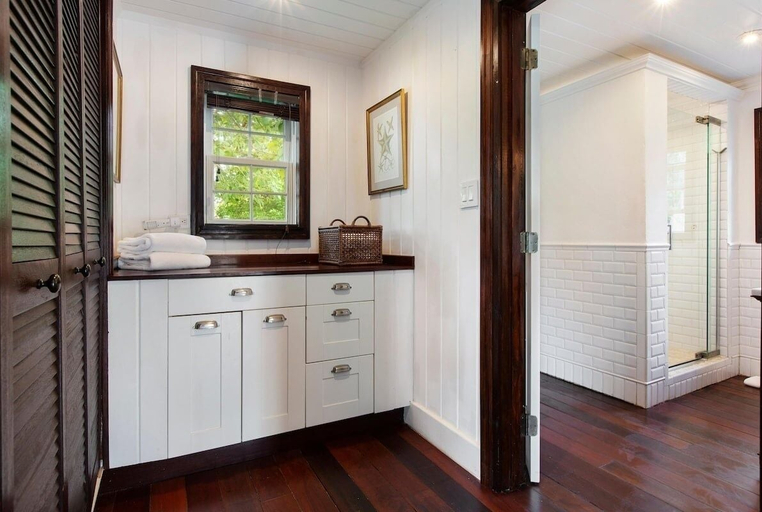 Bathroom 4, Tir Na Nog 5 Bedroom Home