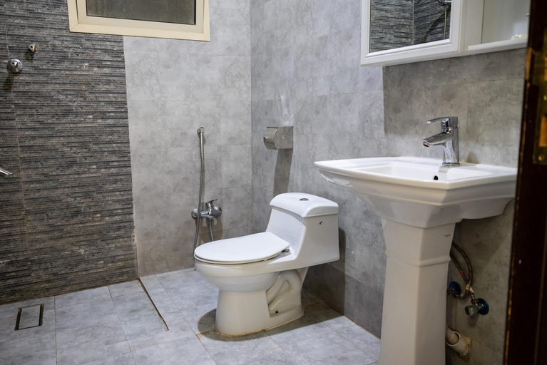 Bathroom 3, TARA ONE SERVICED APARTMENTS, Riyadh