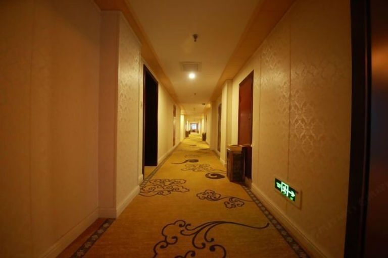 Others 5, Family Portrait Grand Hotel, Chenzhou