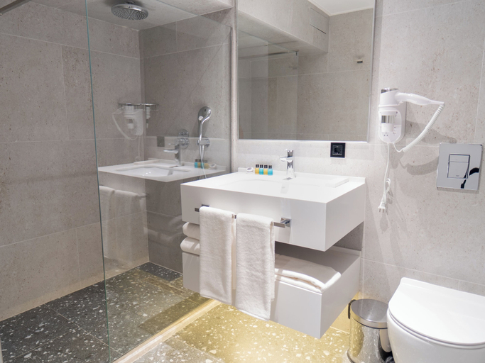 Bathroom 5, Central Square Hotel, Baku