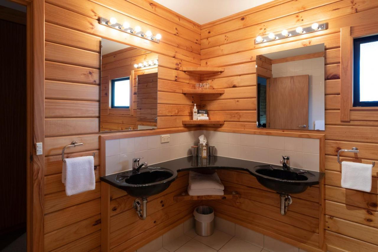 Bathroom 3, Westwood Lodge, Westland
