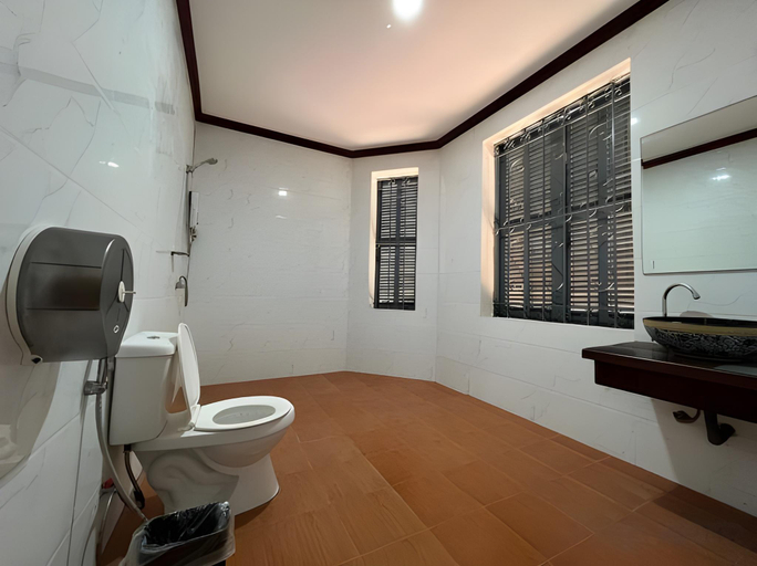 Bathroom 3, MONSANE VILLA (Centrally located, opposite the night market), Luang Prabang