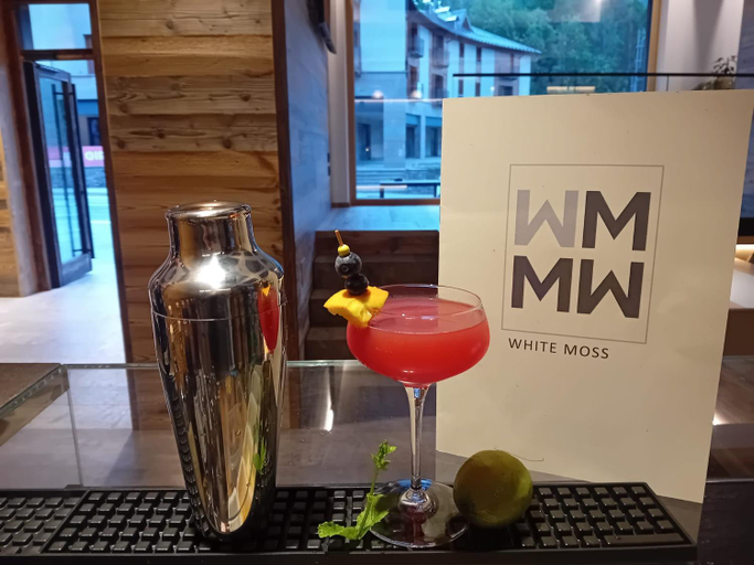 Food & Drinks 4, WHITE MOSS GARNi, Trento