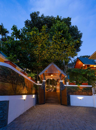 Exterior & Views