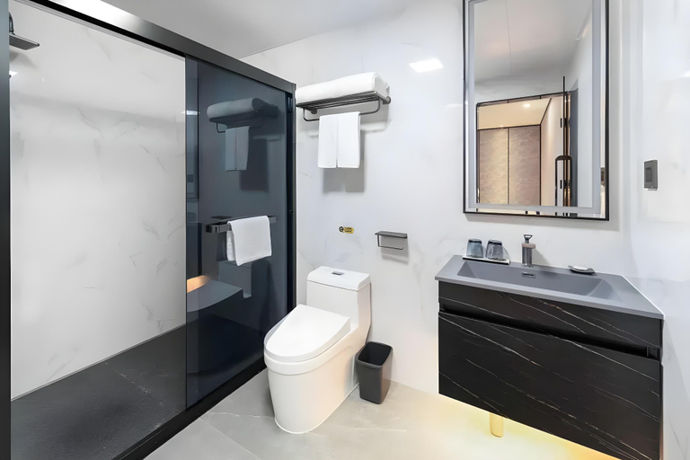 Bathroom 2, SPRING COMMERCIAL HOTEL (Shenzhen Nanshan Tianli Mingcheng Branch), Shenzhen
