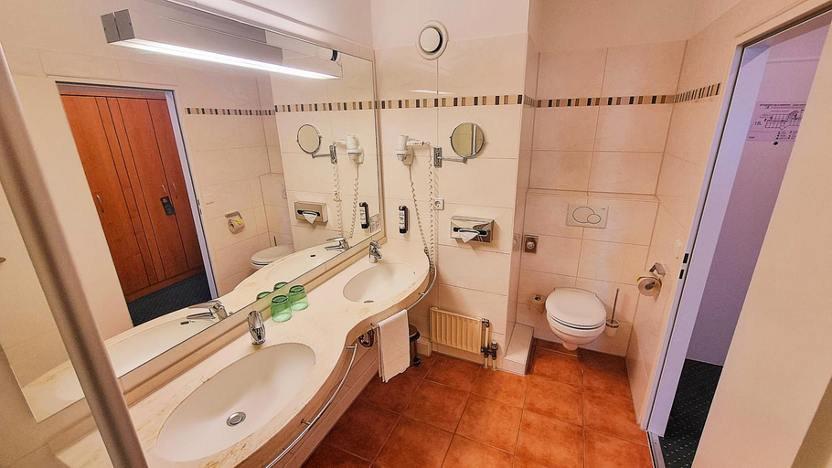 Bathroom 3, Hotel Panorama Hamburg-Billstedt , Hamburg