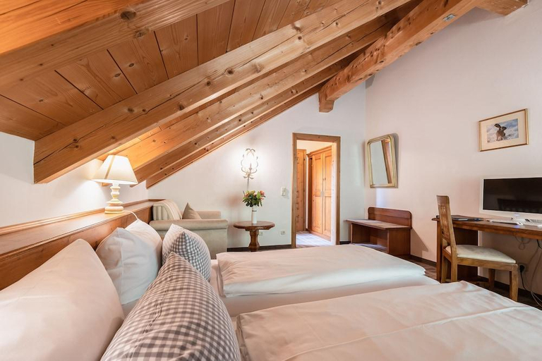 Bedroom 3, Hotel Blaue Gams ***S, Garmisch-Partenkirchen
