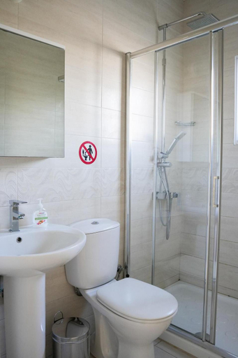 Shower, Resitour Paradise Gardens