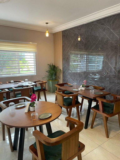 Food & Drinks 5, De Chateau Paradise, Accra