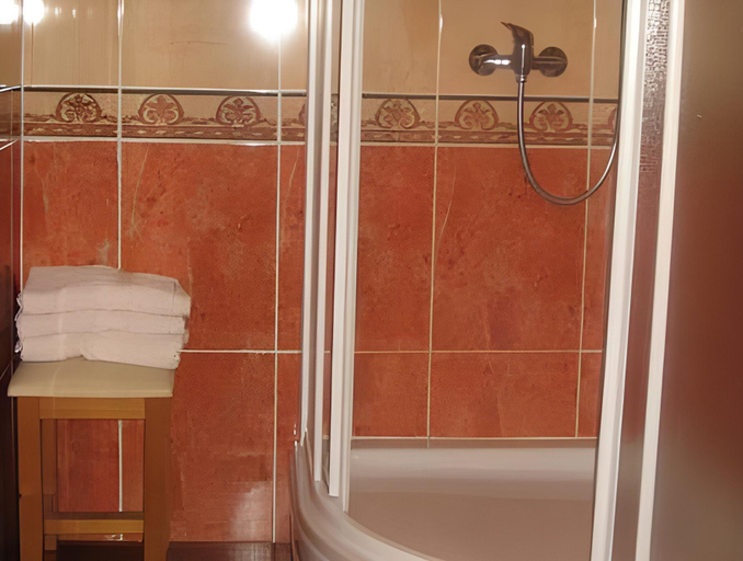 Bathroom 2, Le Relais de l'Abbaye, Saône-et-Loire