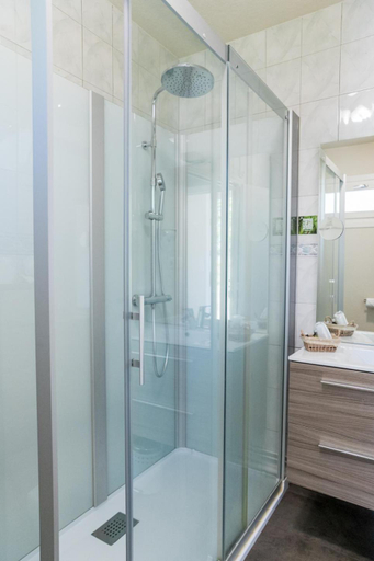 Bathroom 3, le Relais des Tuileries, Haute-Vienne
