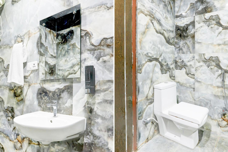 Bathroom, Hotel Aastha Shree Dham, Lucknow