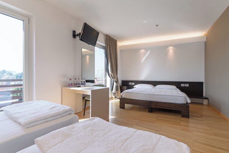 Bedroom 4, Hotel Pineta, Verona