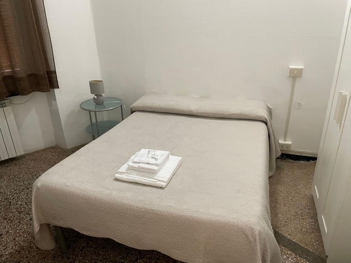 Others 4, Albergo Novecento, Genova