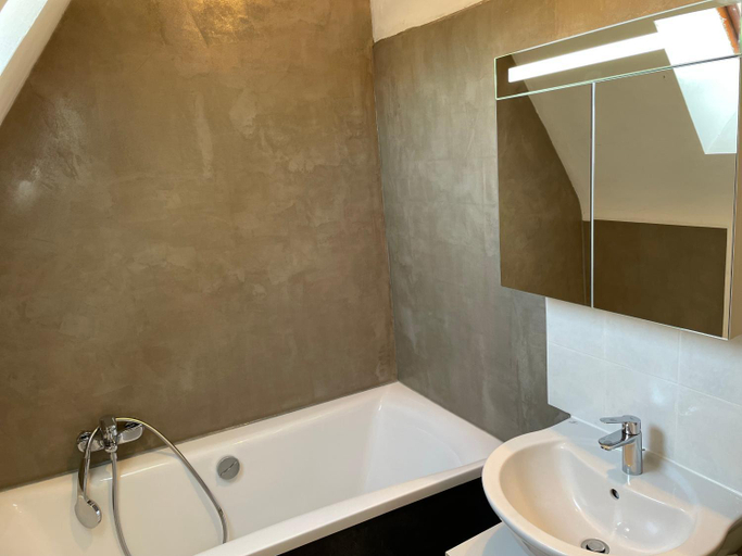 Bathroom 3, Au Soleil d'Or, Yonne
